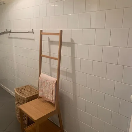 Chez Louis Et Jules, A 2 Pas De Paris Et Du Metro