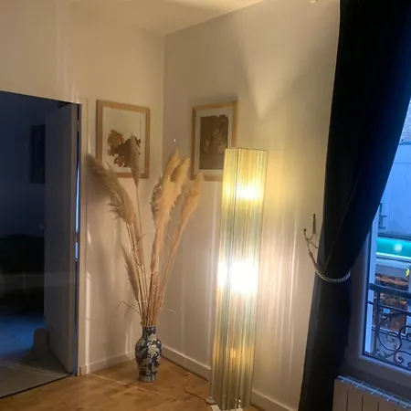 Chez Louis Et Jules, A 2 Pas De Paris Et Du Metro