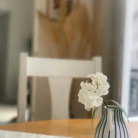 Chez Louis Et Jules, A 2 Pas De Paris Et Du Metro